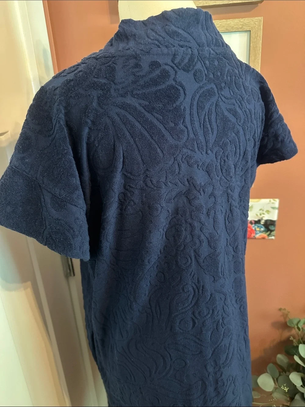 Lilly Pulitzer Navy shell Textured terry cloth pockets V-Neck Large coverup
